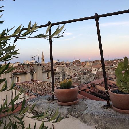 Appartement Avec Terrasse Panoramique Au Coeur De Nimes Exterior foto