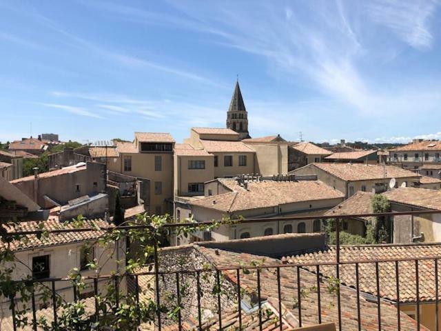 Appartement Avec Terrasse Panoramique Au Coeur De Nimes Exterior foto
