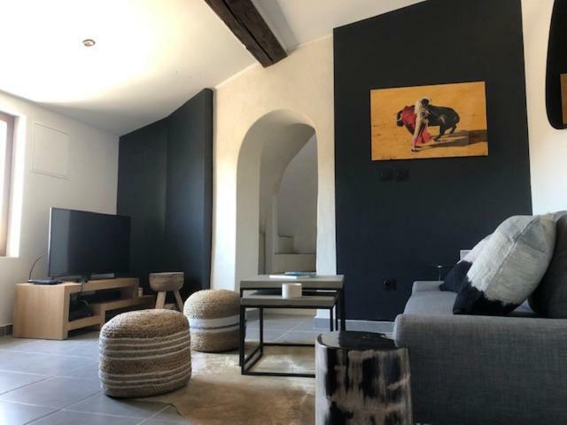 Appartement Avec Terrasse Panoramique Au Coeur De Nimes Exterior foto