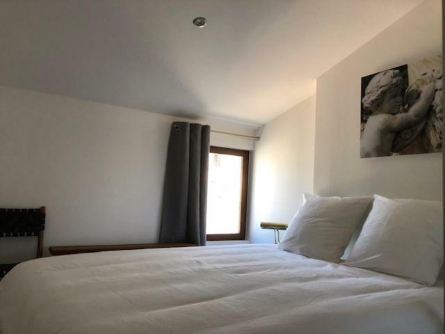 Appartement Avec Terrasse Panoramique Au Coeur De Nimes Exterior foto