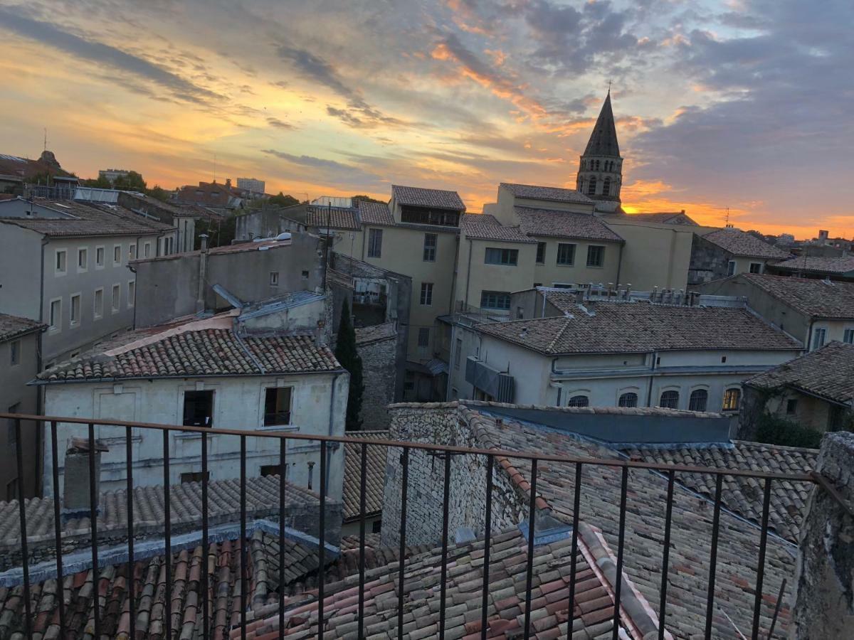 Appartement Avec Terrasse Panoramique Au Coeur De Nimes Exterior foto
