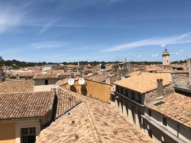 Appartement Avec Terrasse Panoramique Au Coeur De Nimes Exterior foto