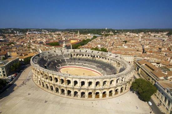 Appartement Avec Terrasse Panoramique Au Coeur De Nimes Exterior foto